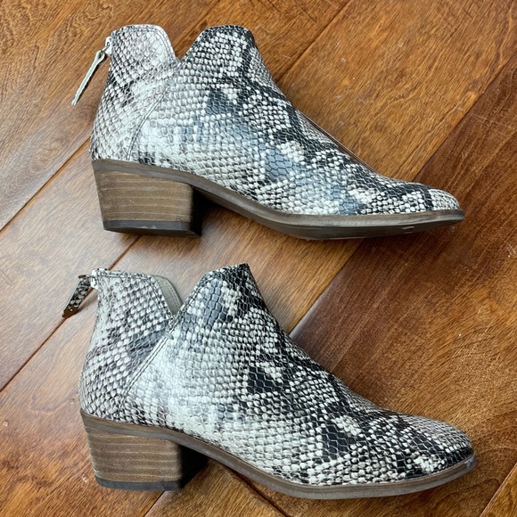 Dolce Vita Karsen snakeskin bootie - Picture 2 of 7